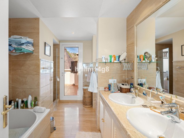 3 Bedrooms Apartment in Nueva Andalucía