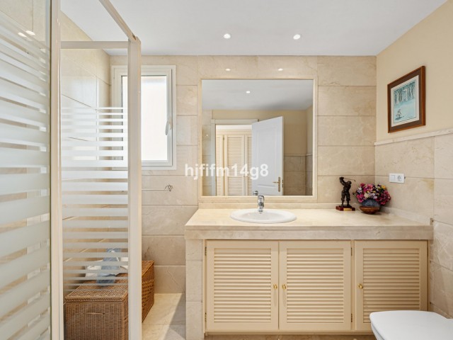 3 Bedrooms Apartment in Nueva Andalucía