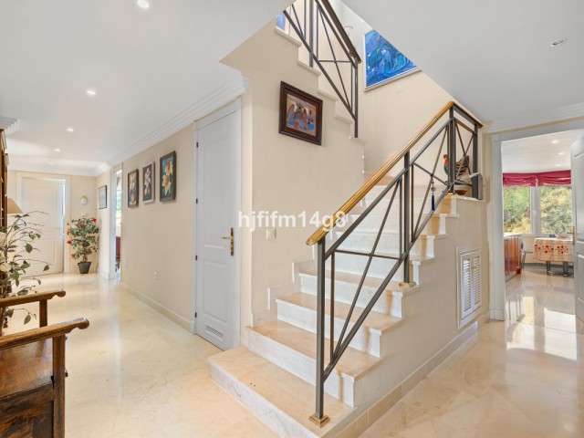 3 Bedrooms Apartment in Nueva Andalucía