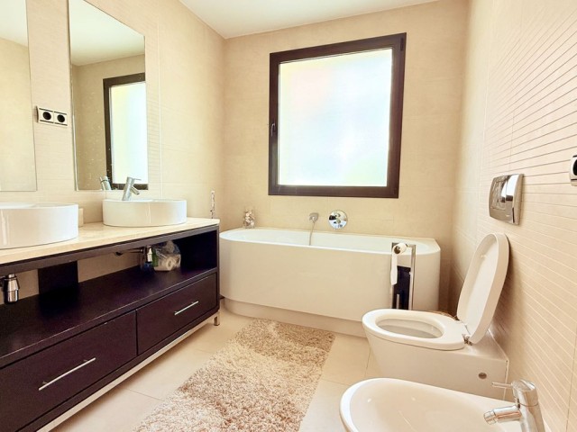 Penthouse in Altos de los Monteros