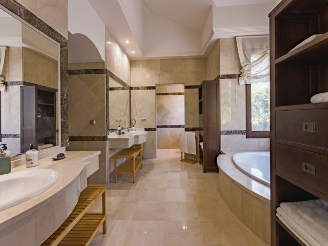 6 Soveroms Villa i Nueva Andalucía