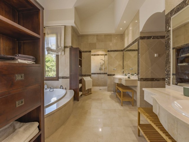 6 Soveroms Villa i Nueva Andalucía