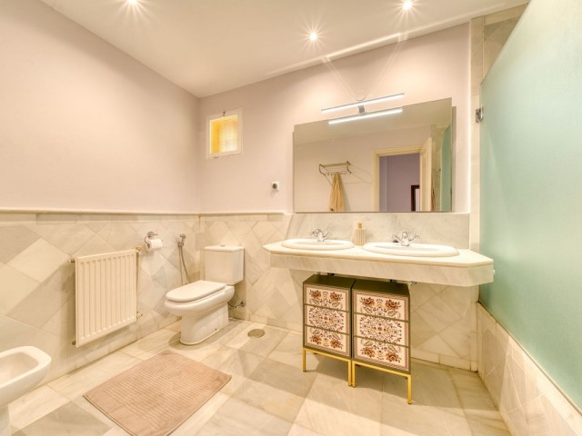 6 Bedrooms Villa in Nueva Andalucía