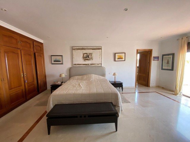 7 Bedrooms Villa in Marbella