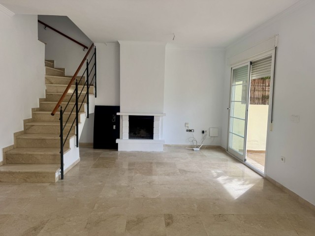 Adosado con 3 Dormitorios  en Marbella