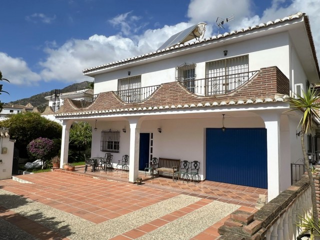 5 Bedrooms Villa in Mijas