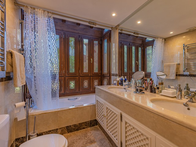 3 Bedrooms Apartment in Nueva Andalucía