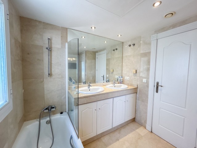 2 Bedrooms Apartment in Estepona