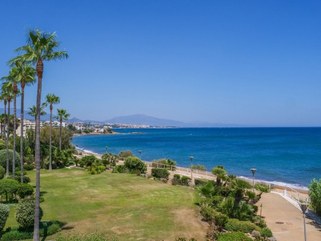 2 Bedrooms Apartment in Estepona