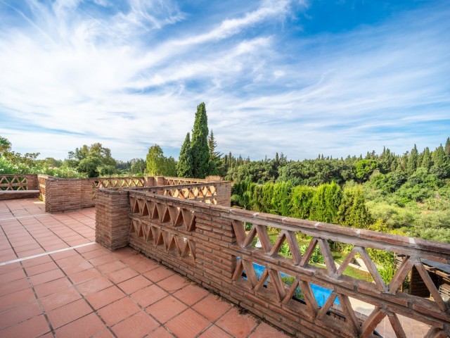 Villa con 4 Dormitorios  en Elviria