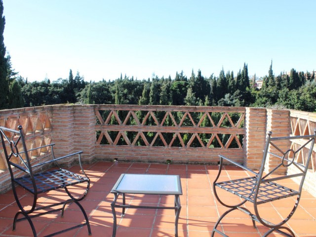 Villa con 4 Dormitorios  en Elviria