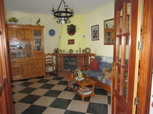 Villa con 5 Dormitorios  en La Viñuela