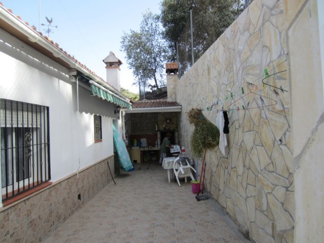 Villa con 5 Dormitorios  en La Viñuela