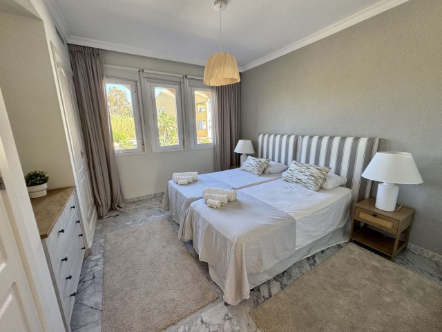 4 Bedrooms Apartment in Guadalmina Baja