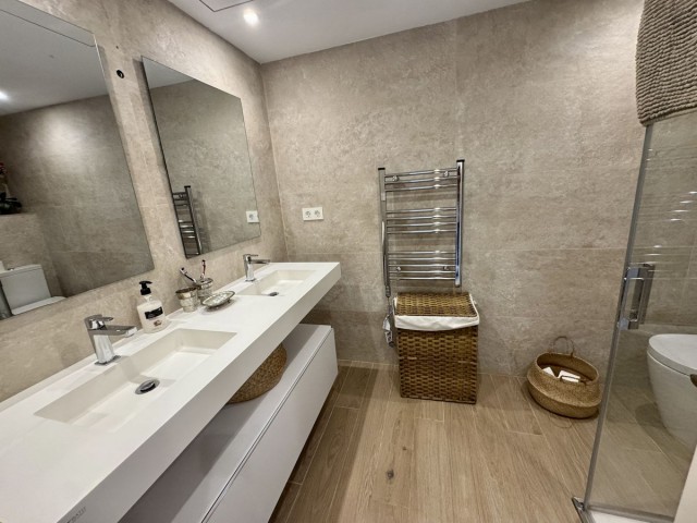 4 Bedrooms Apartment in Guadalmina Baja