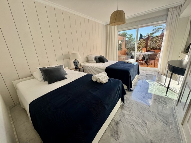 4 Bedrooms Apartment in Guadalmina Baja