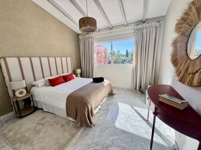 4 Bedrooms Apartment in Guadalmina Baja