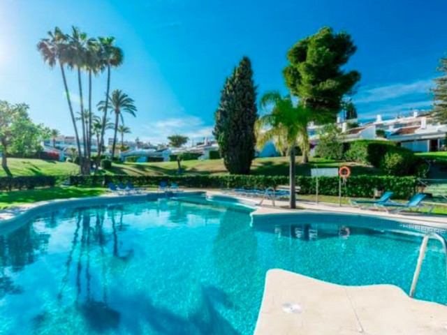 2 Bedrooms Apartment in Nueva Andalucía