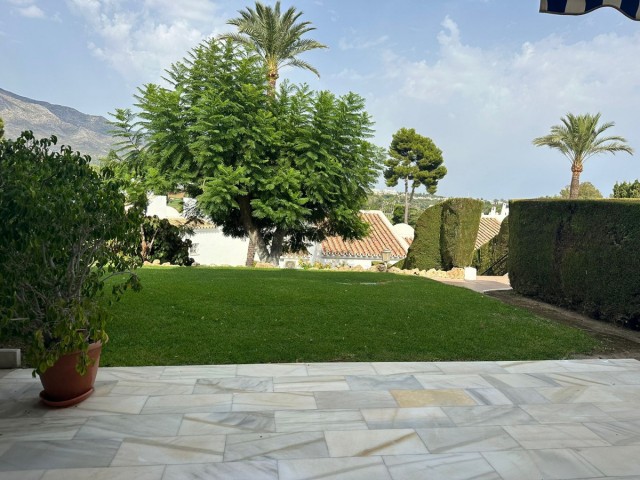 2 Bedrooms Apartment in Nueva Andalucía