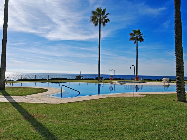 2 Bedrooms Apartment in Calahonda