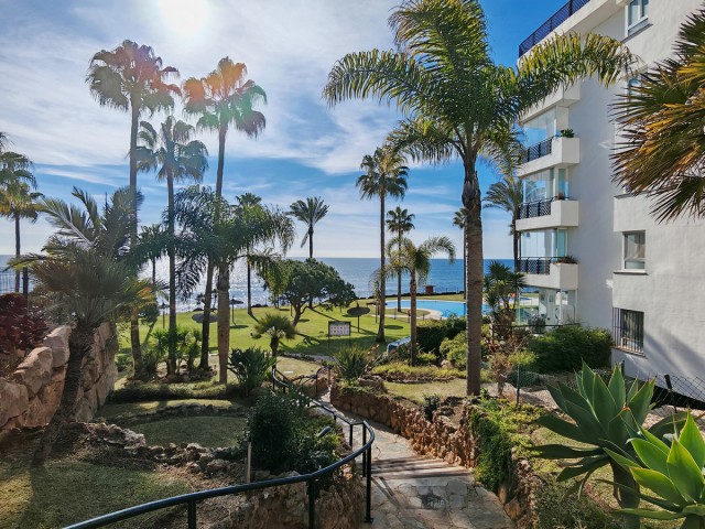 2 Bedrooms Apartment in Calahonda