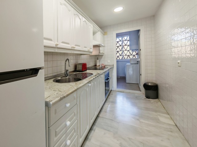 Apartamento con 2 Dormitorios  en Calahonda