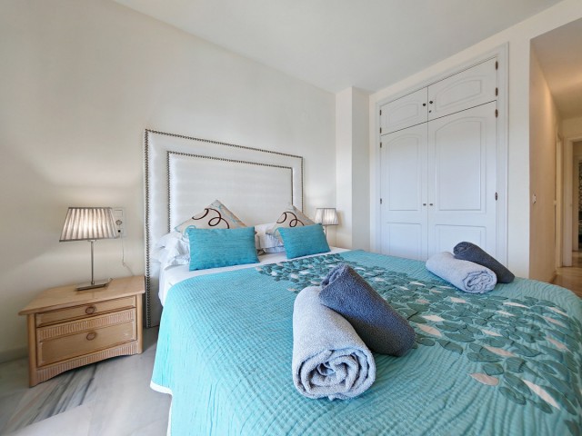 Apartamento con 2 Dormitorios  en Calahonda