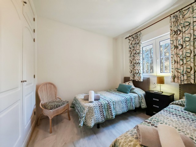 Apartamento con 2 Dormitorios  en Calahonda