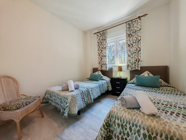 Apartamento con 2 Dormitorios  en Calahonda