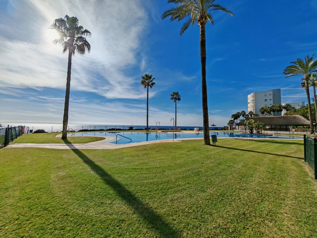 Apartamento con 2 Dormitorios  en Calahonda