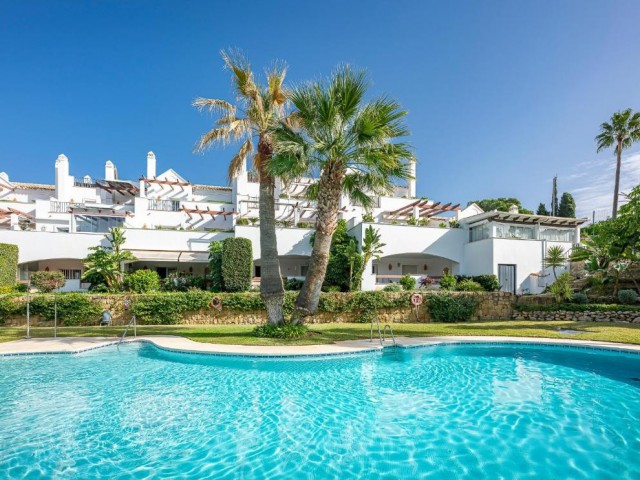 2 Bedrooms Apartment in Nueva Andalucía