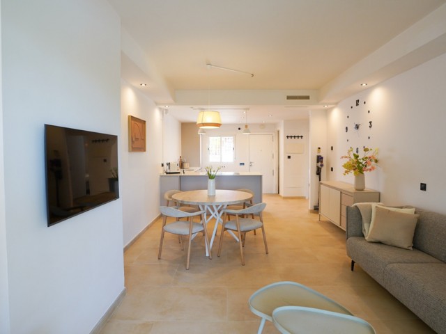 2 Bedrooms Apartment in Nueva Andalucía