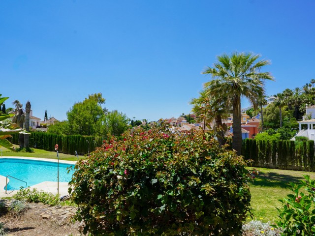 2 Bedrooms Apartment in Nueva Andalucía