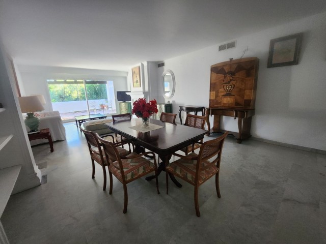 Appartement avec 3 Chambres  à Guadalmina Baja