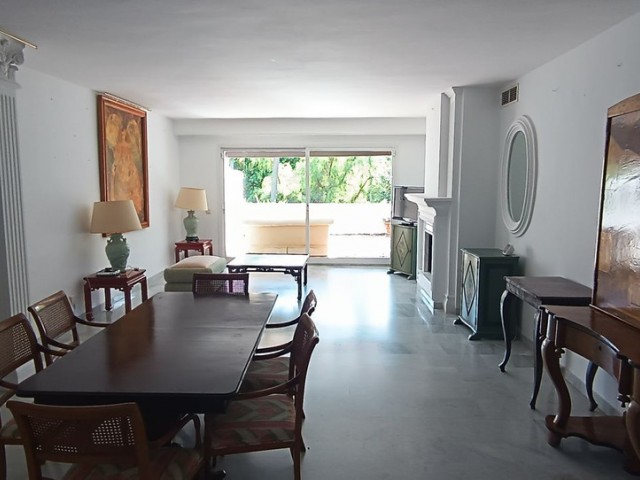 Appartement avec 3 Chambres  à Guadalmina Baja