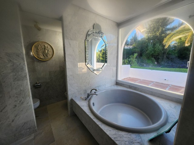 Appartement avec 3 Chambres  à Guadalmina Baja