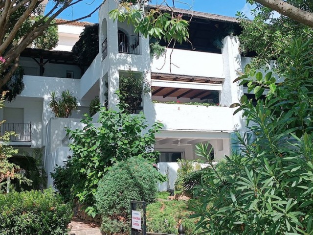 Appartement avec 3 Chambres  à Guadalmina Baja