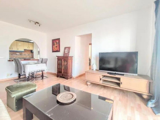 Apartamento con 3 Dormitorios  en Estepona