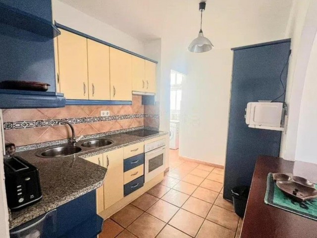 Apartamento con 3 Dormitorios  en Estepona