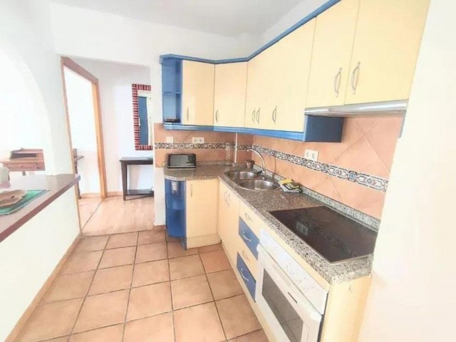 Apartamento con 3 Dormitorios  en Estepona