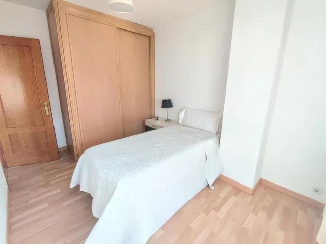 Apartamento con 3 Dormitorios  en Estepona