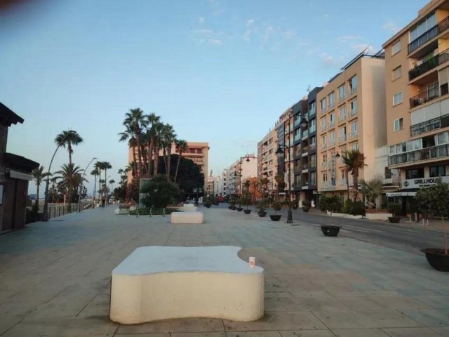 Apartamento con 3 Dormitorios  en Estepona