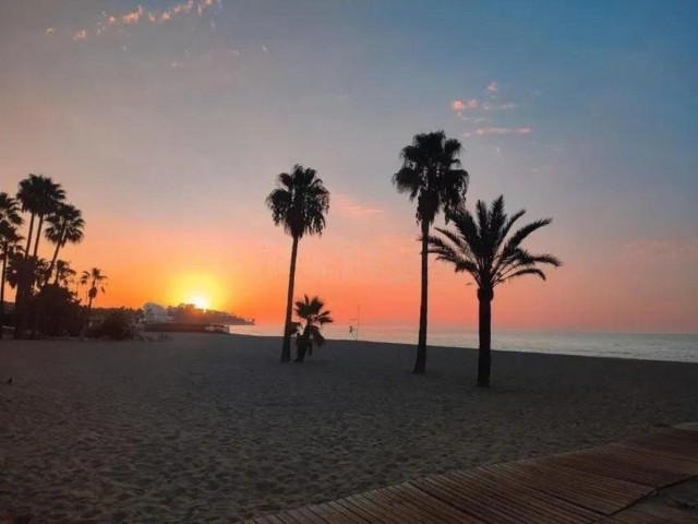 Apartamento con 3 Dormitorios  en Estepona