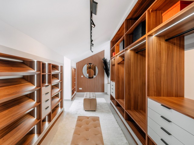 Ático con 5 Dormitorios  en Nueva Andalucía