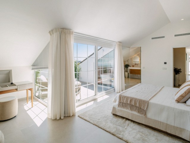 Ático con 5 Dormitorios  en Nueva Andalucía