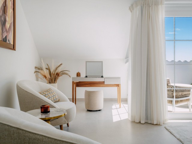 Ático con 5 Dormitorios  en Nueva Andalucía