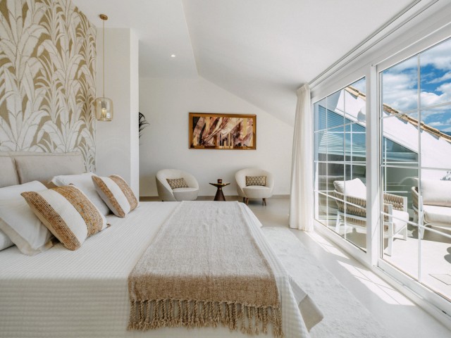 Ático con 5 Dormitorios  en Nueva Andalucía