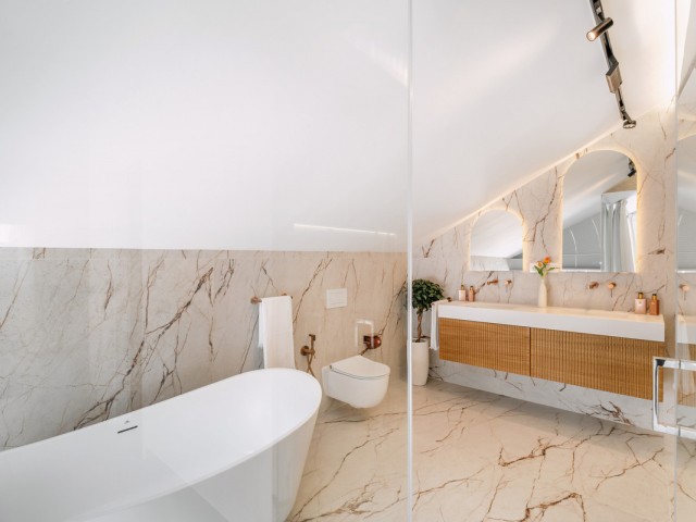 Ático con 5 Dormitorios  en Nueva Andalucía