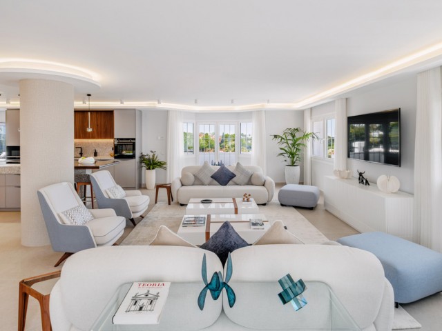 Ático con 5 Dormitorios  en Nueva Andalucía