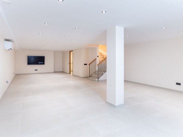 4 Bedrooms Townhouse in New Golden Mile